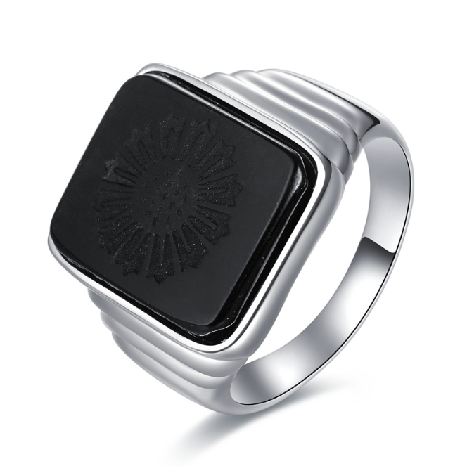 Мужское серебряное кольцо с черным ониксом
